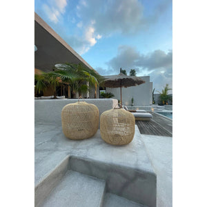 Pendelleuchte – Rattanmaterial, Geflochtenes Design, Offene Struktur, L - Batu Bolong | Bazar Bizar Antwerp