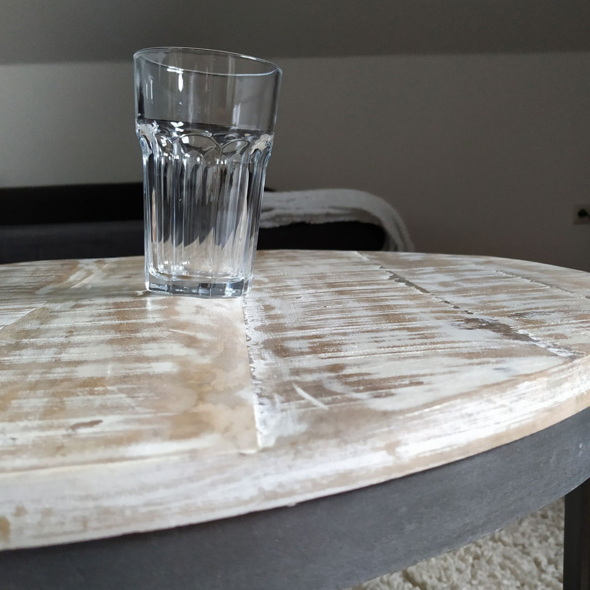 Coffee table made of recycled solid wood, with an irregular surface, with a powder-coated metal frame – Austin | MVG Voglrieder