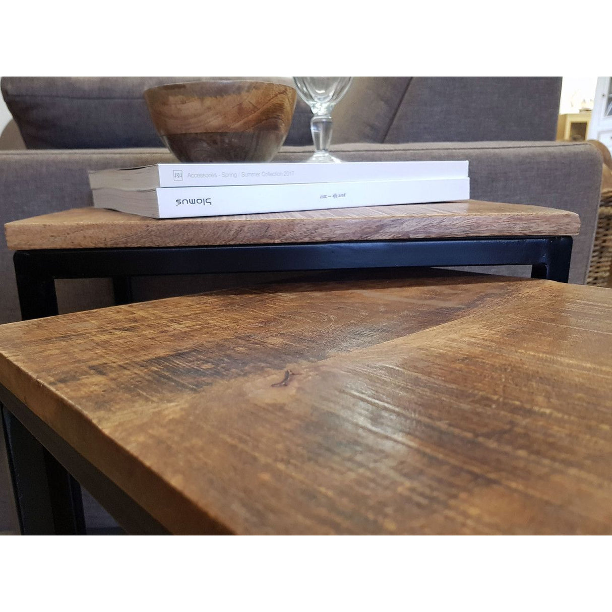 Side table made of recycled mango wood, handcrafted, with powder-coated metal frame – Dallas | MVG Voglrieder