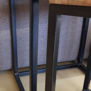 Side table made of recycled mango wood, handcrafted, with powder-coated metal frame – Dallas | MVG Voglrieder