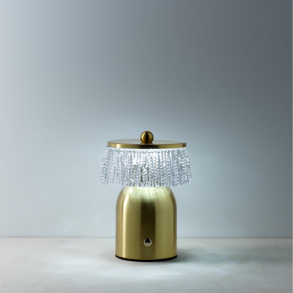 Tischleuchte – Eisenmaterial, LED Beleuchtung, USB Aufladung - Disco Muffin | Bazar Bizar Antwerp