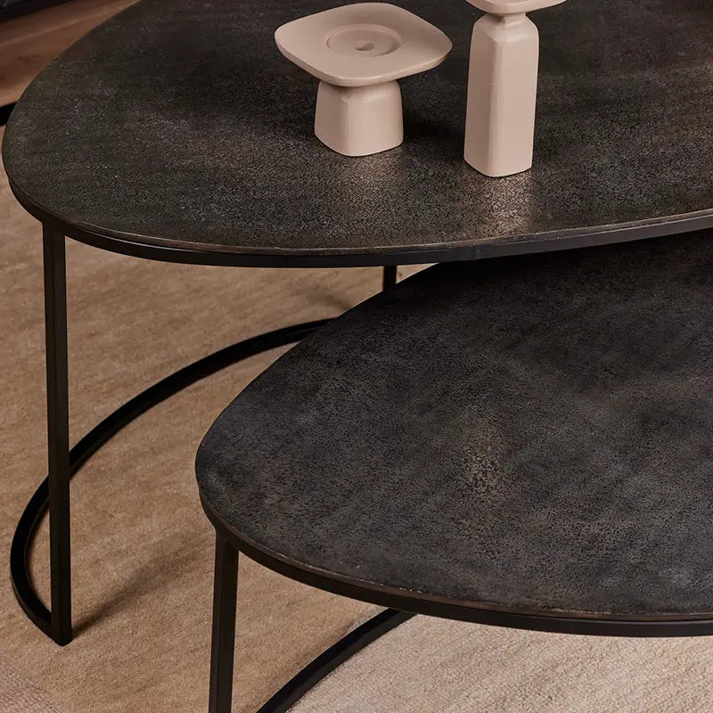Couchtisch – Aluminium Tischplatten, Schwarzes Metallgestell, 2-teilig – Lana | Starfurn