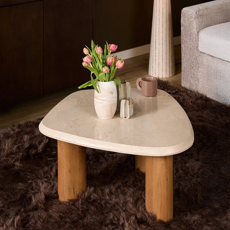 Couchtisch – Natur Mangoholz, Marmor Platte, Organische Form 84 cm – Nuvé | Starfurn