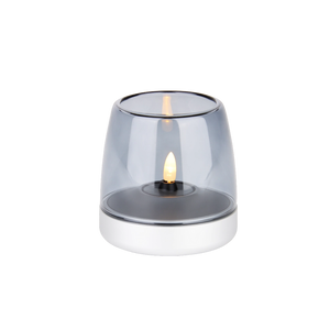 Windlicht aus Glas und Aluminium mit modernem Design und LED-Kerzen-Kompatibilität, Mattes Silber – Glow 10 | Kooduu