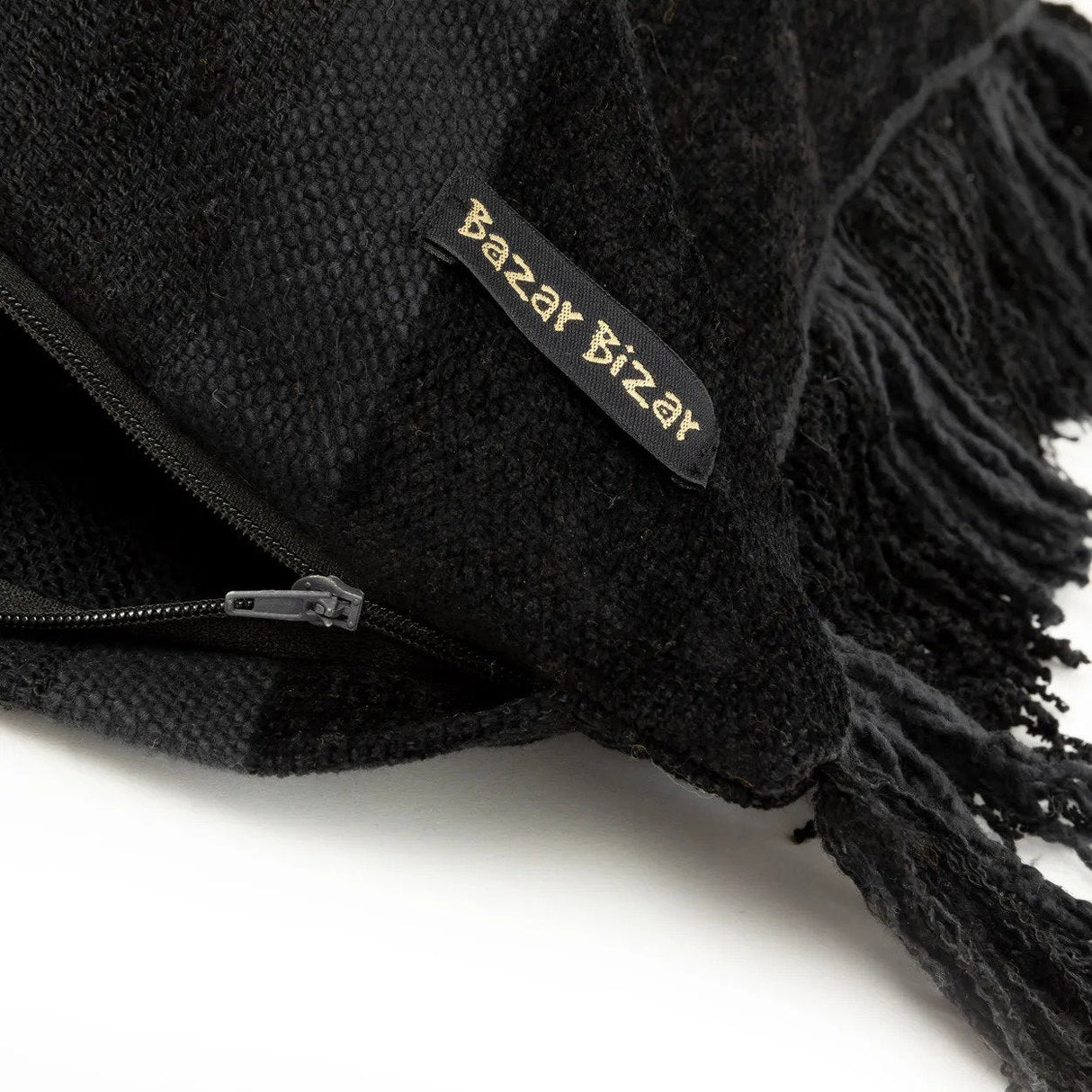 Kissenbezug – Samt Material, Boho Stil, Schwarzer Ton, 30x50 cm - Oh My Gee | Bazar Bizar Antwerp