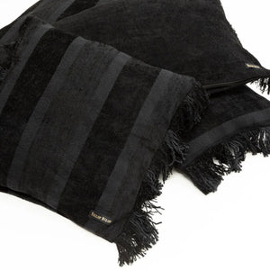 Kissenbezug – Samt Material, Boho Stil, Schwarzer Ton, 30x50 cm - Oh My Gee | Bazar Bizar Antwerp