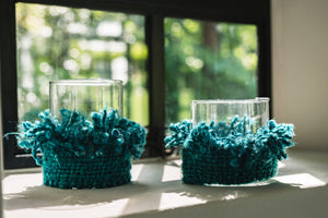 Kerzenhalter – Baumwollmaterial, Gestricktes Design, Dekorativer Glasbehälter, M – Oh My Gee | Bazar Bizar Antwerp