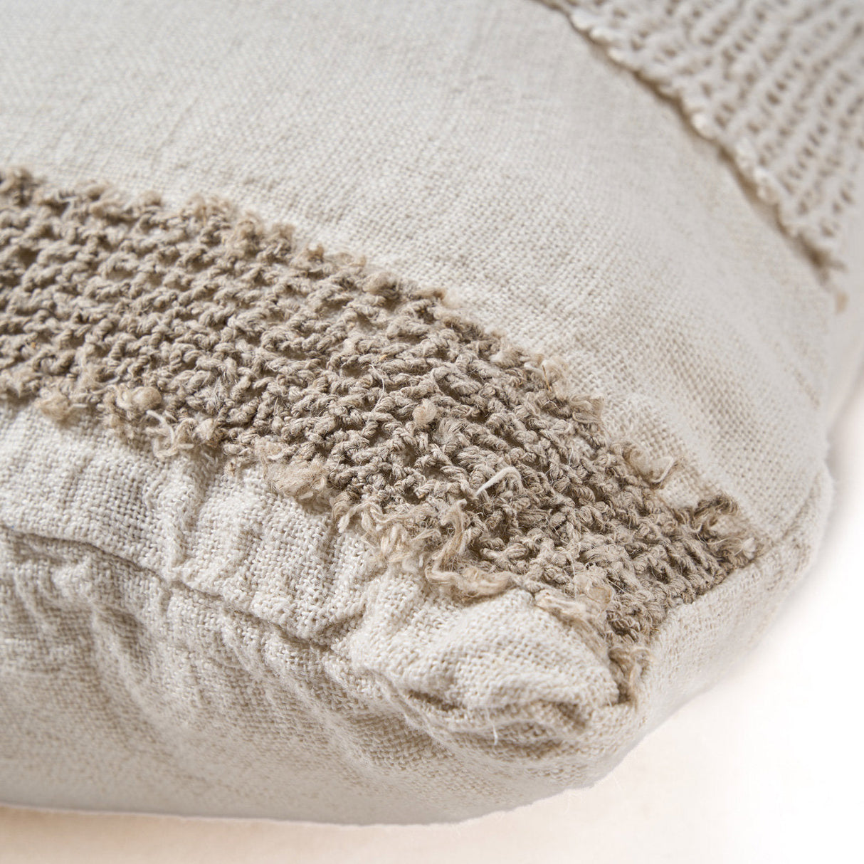 Kissenbezug – Weiches Leinen, Natürliches Design, Gewebte Struktur - Linen Threads | Bazar Bizar Antwerp