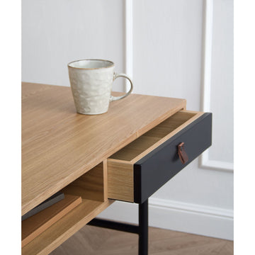 Couchtisch – Natürliches Eschenfurnier, Matt Schwarz Lackierte Front, Pulverbeschichtete Metallbeine mit Ledergriff – Kodiak | Njordec
