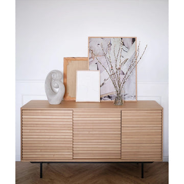 Sideboard – Natürliches Eschefurnier, Schiebetüren, Schubladenstauraum – Sense | Njordec