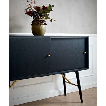 Sideboard – Matt Schwarzes Eichenfurnier, Schiebetür-Design, Metallbeine mit Messingdetails – Dawn | Njordec