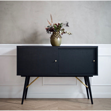 Sideboard – Matt Schwarzes Eichenfurnier, Schiebetür-Design, Metallbeine mit Messingdetails – Dawn | Njordec