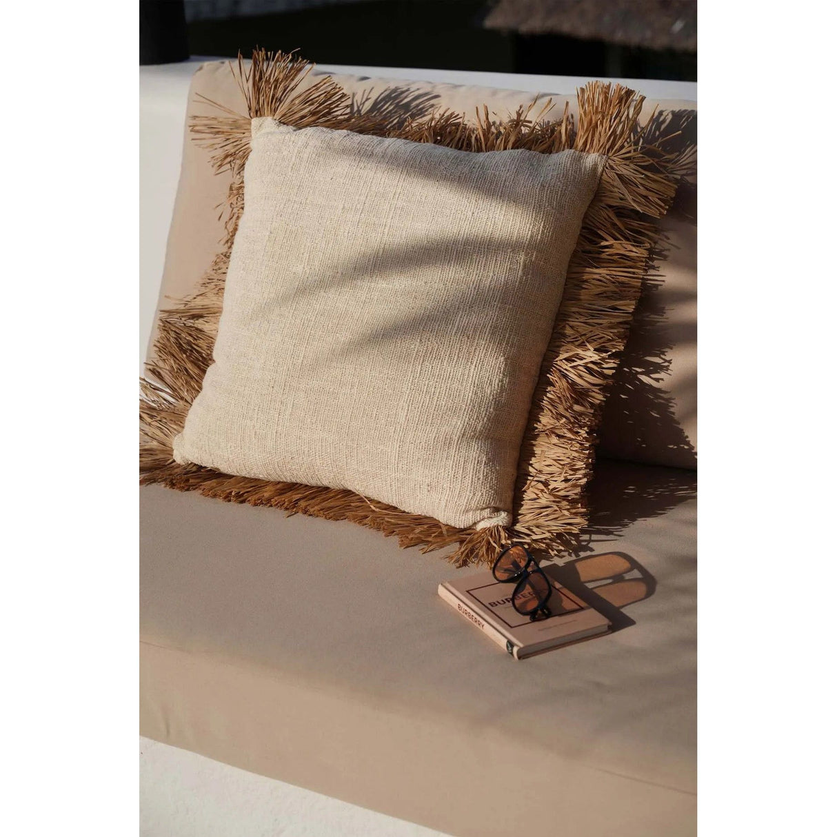 Kissenbezug – Raffia Fransen, Baumwoll Mischung, Boho Stil – Saint Tropez | Bazar Bizar Antwerp