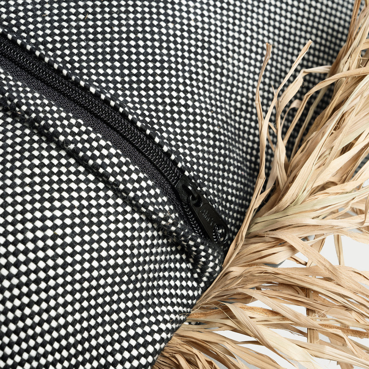 Kissenbezug –Baumwolle Bast, Boho Stil, Strukturierte Oberfläche, 60x60 - Raffia | Bazar Bizar Antwerp