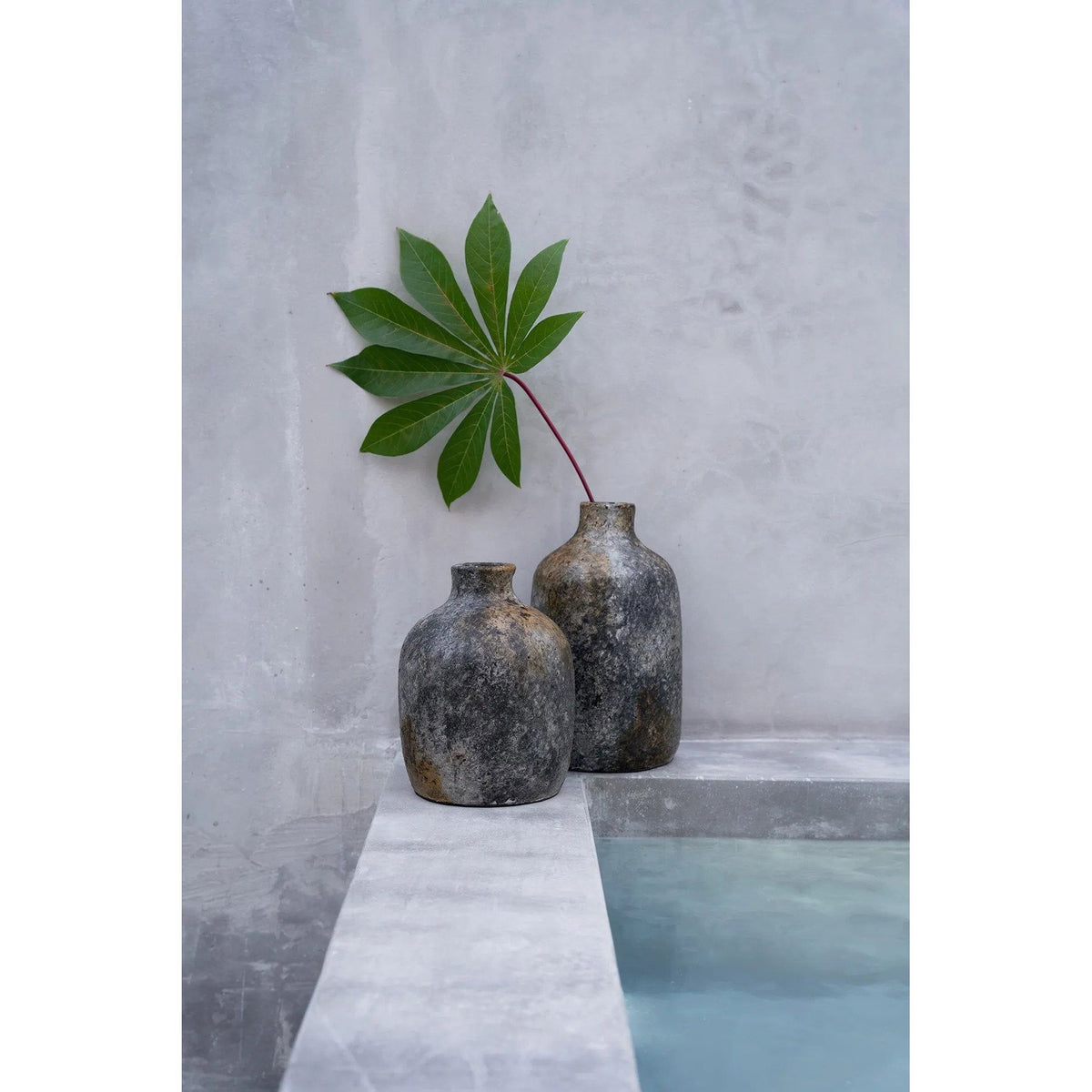Vase – Terracotta, Rattan Detail, Organic Shape, S – Classy | Bazar Bizar Antwerp