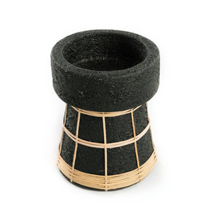 Kerzenhalter – Terrakotta-Rattan Material, Strukturierte Oberfläche, Flechtdesign, M – Serene | Bazar Bizar Antwerp