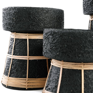 Kerzenhalter – Terrakotta-Rattan Material, Strukturierte Oberfläche, Flechtdesign, M – Serene | Bazar Bizar Antwerp