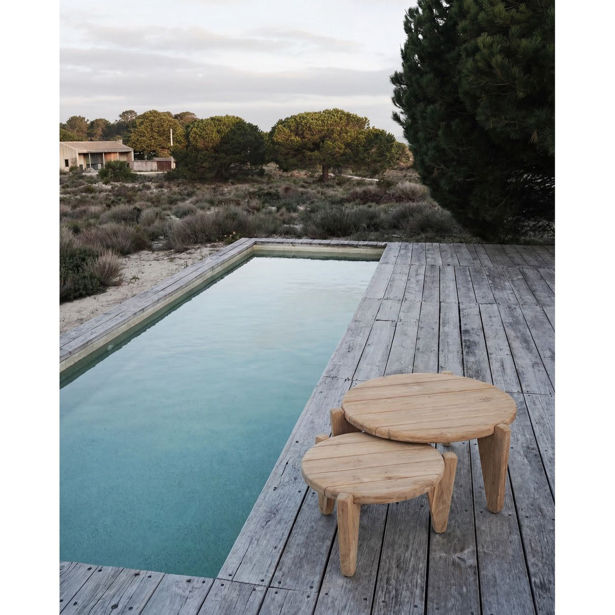 Couchtisch – Recyceltes Teakholz, Dreibein Design, Outdoor Stil, S – Seseh | Bazar Bizar Antwerp
