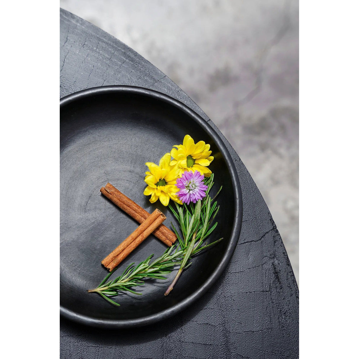 Teller – Gebrannte Terrakotta, Schlankes Design, Zeitlose Form, S | Bazar Bizar Antwerp