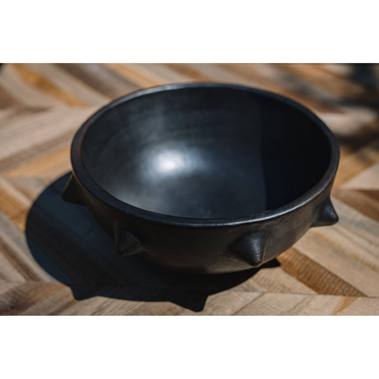 Bowl – Burnt Terracotta, Spiky Design, Black Finish – Burned Ethnic | Bazar Bizar Antwerp