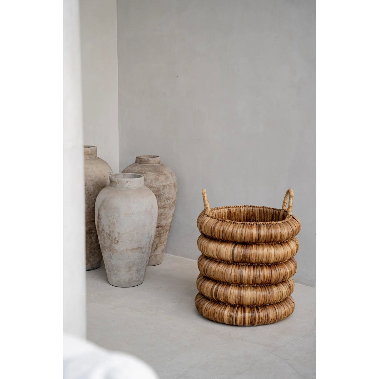 Korb – Wasserhyazinthe Material, Tragegriff Design, Bauchige Form – Chunky | Bazar Bizar Antwerp