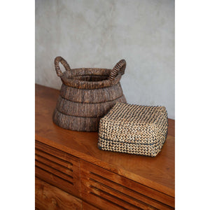 Korb – Bananenblatt Material, Dreieckige Form, Tragegriff Design – Chisomo | Bazar Bizar Antwerp