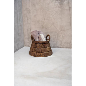 Korb – Bananenblatt Material, Dreieckige Form, Tragegriff Design – Chisomo | Bazar Bizar Antwerp