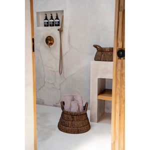Korb – Bananenblatt Material, Dreieckige Form, Tragegriff Design – Chisomo | Bazar Bizar Antwerp