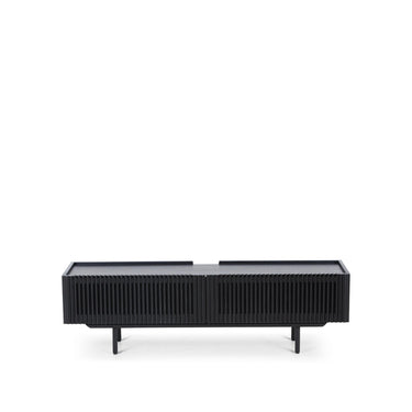 TV-Lowboard – Schräges Eichenlamellen-Design, Soft-Close-Scharniere, Kabelmanagement-Öffnungen – Louvre | Njordec