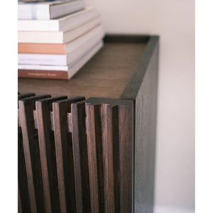 Highboard - Eichenlamellen Raucheiche Metallfüße – Louvre | Njordec