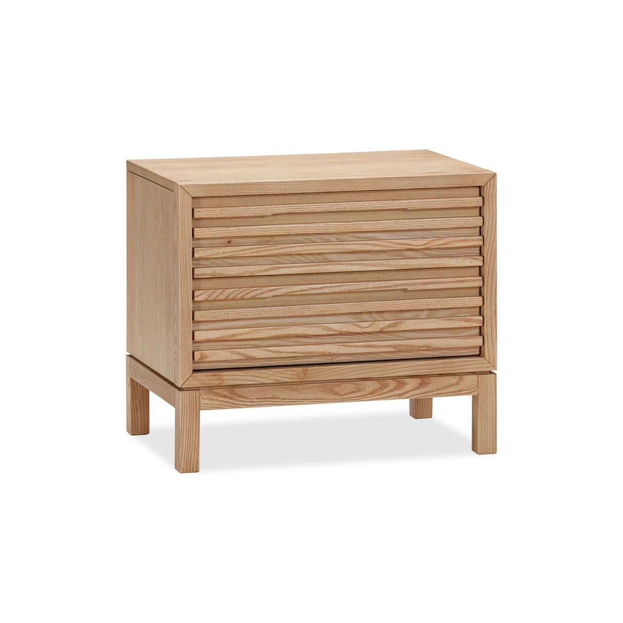 Nachttisch – Massives Eschenholz, Lamellen Frontdesign, Zwei Schubladen, Flaxen Farbton – Tanner | Modus Furniture International
