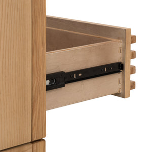 Nachttisch – Massives Eschenholz, Lamellen Frontdesign, Zwei Schubladen, Flaxen Farbton – Tanner | Modus Furniture International