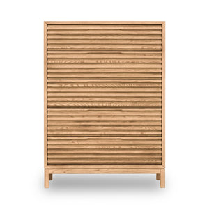 Kommode – Eschenholz Material, Lamellenfront Design, Flaxen Naturton, 132 cm Höhe - Tanner | Modus Furniture International