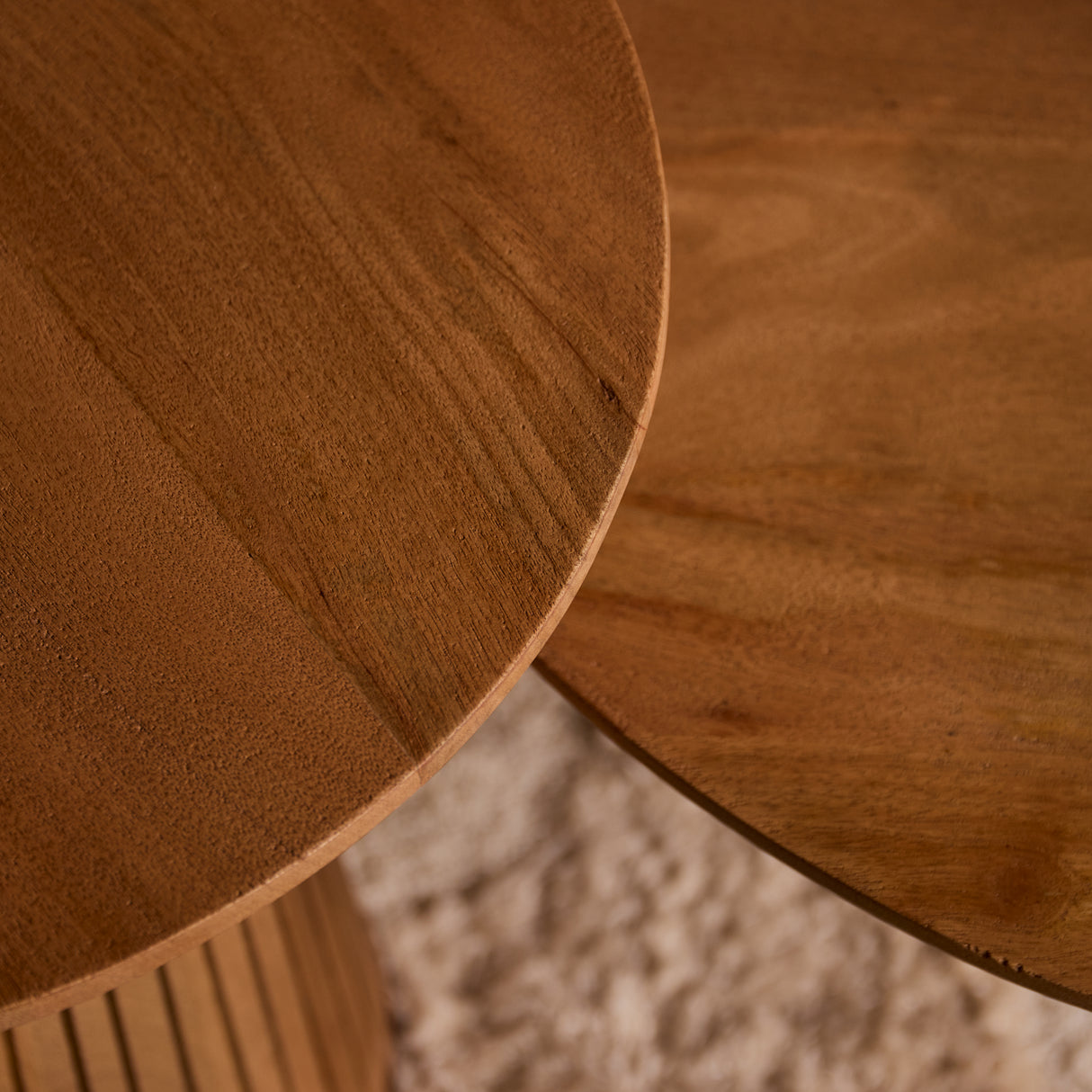 Coffee table – Natural wood look, Round tabletop, Pedestal base with vertical slat pattern – Solana | Starfurn