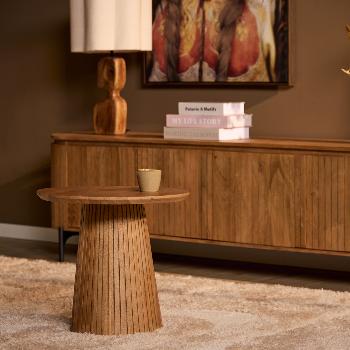 Coffee table – Natural wood look, Round tabletop, Pedestal base with vertical slat pattern – Solana | Starfurn