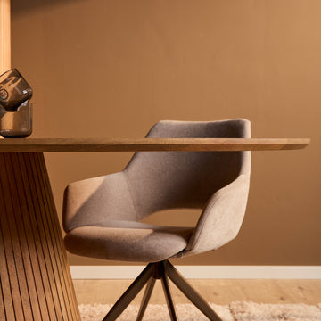 Esszimmertisch – Ovales Design, Naturfarbe, Mangoholz – Solana | Starfurn