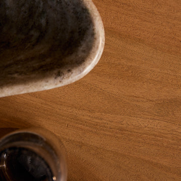 Esszimmertisch – Mangoholz Tischplatte, Massivholzgestell, Ovale Form – Solana | Starfurn