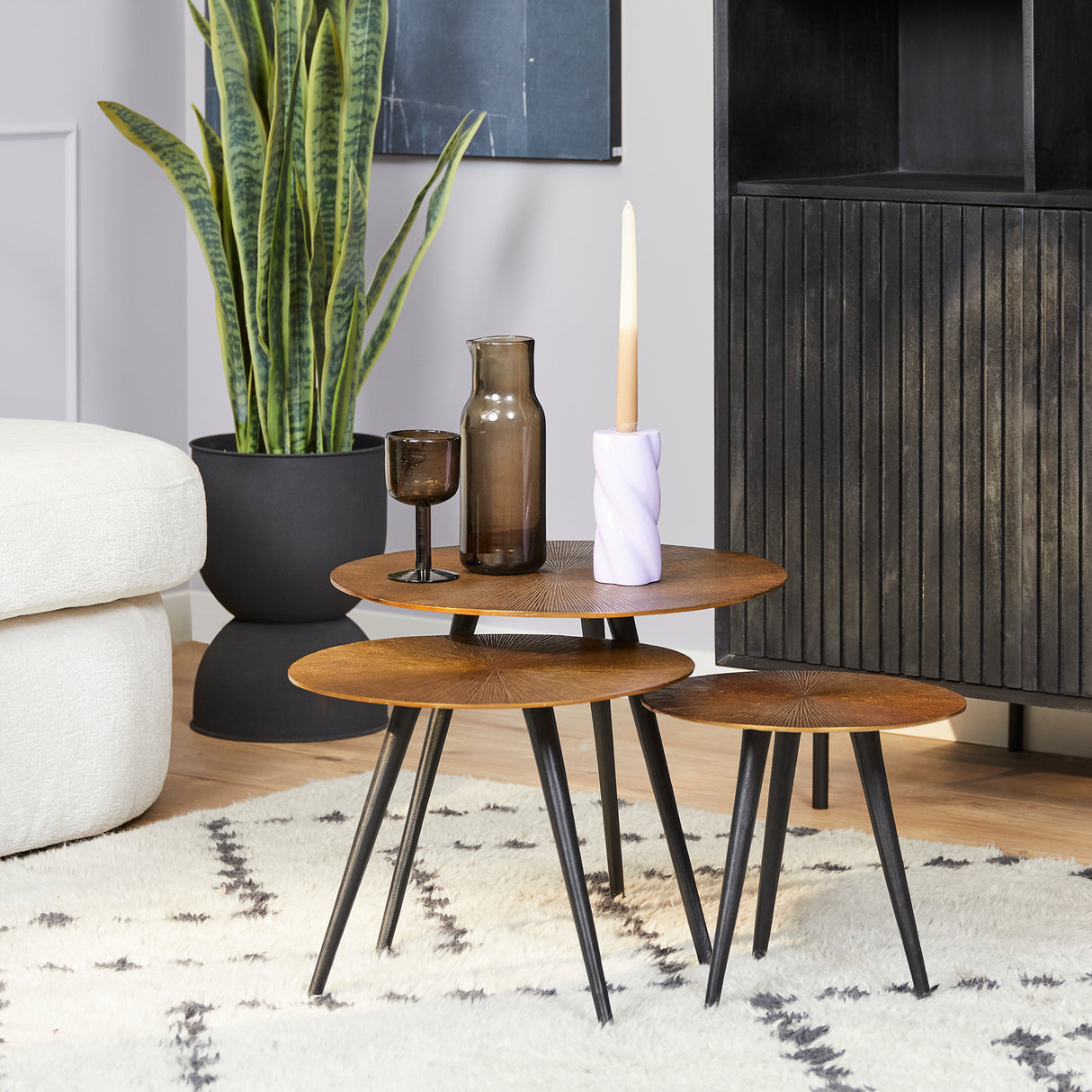 Side Table – Aluminum Surfaces, Gold Surface, Black Iron Frame – Ryas | Starfurn