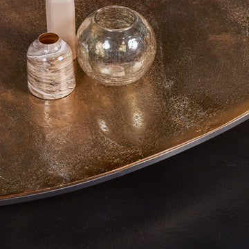Couchtisch – Aluminiumplatten, Goldfinish, Eisengestell – Jarrel | Starfurn