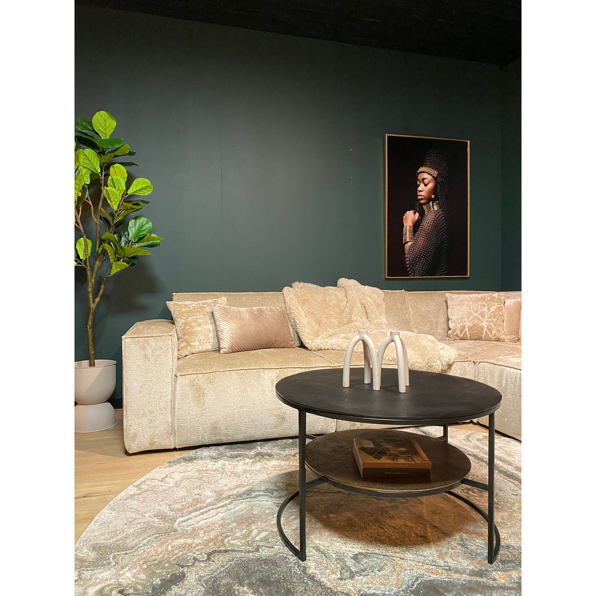 Couchtisch – Aluminium Platten, Schwarz/Gold Finish, Eisen Gestell – Lecia | Starfurn