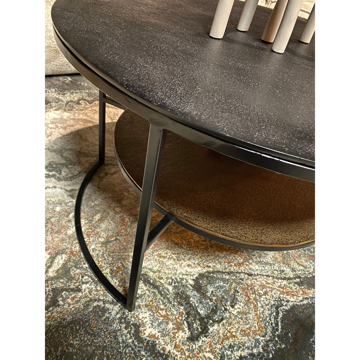 Couchtisch – Aluminium Platten, Schwarz/Gold Finish, Eisen Gestell – Lecia | Starfurn