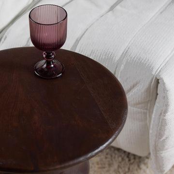Beistelltisch aus braunem Mangoholz mit handgefertigtem Finish und massivem Holzgestell – Mason | Starfurn