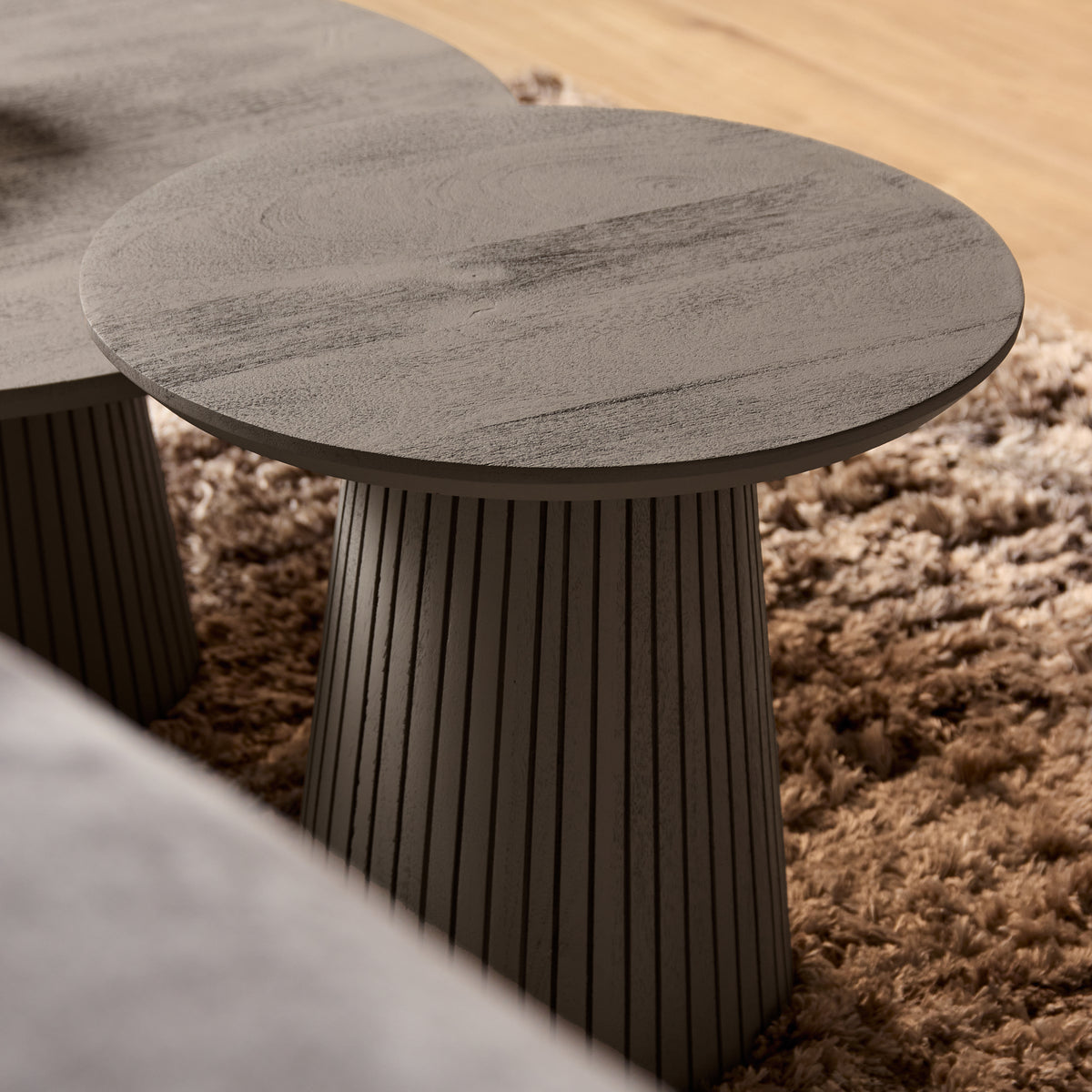 Couchtisch – Mangoholz Material, Runde Form, Taupe Farbe, 50 cm - Solana | Starfurn