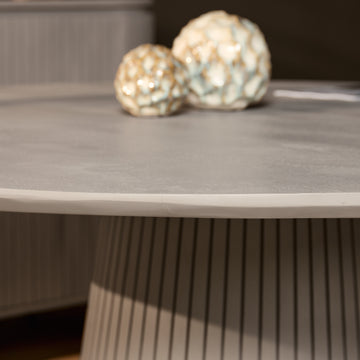 Esszimmertisch – Runde Form, Taupefarben, Lattenmuster – Solana | Starfurn