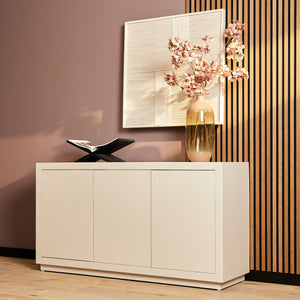 Sideboard – Mangoholz, Sand-Finish, Push-to-Open-Türen – Brussel | Starfurn