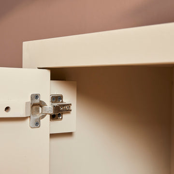 Sideboard – Mangoholz, Sand-Finish, Push-to-Open-Türen – Brussel | Starfurn