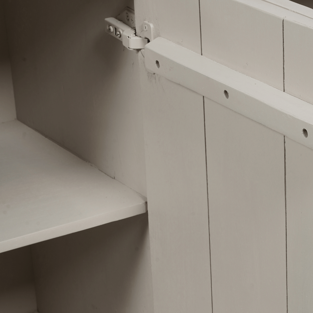 Sideboard – Mangoholz, Sand-Finish, Push-to-Open-Türen – Brussel | Starfurn