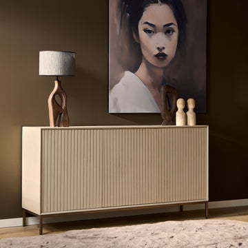 Sideboard - Sandfarbenes Mangoholz, Vertikale Lamellenfront, Bronzefarbenes Metallgestell, 165 cm – Madison | Starfurn