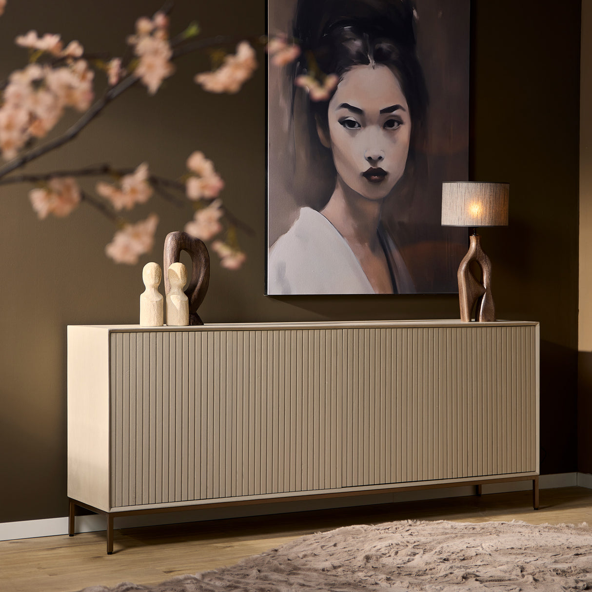 Sideboard - Sandfarbenes Mangoholz, Vertikale Lamellenfront, Bronzefarbenes Metallgestell, 210 cm – Madison | Starfurn