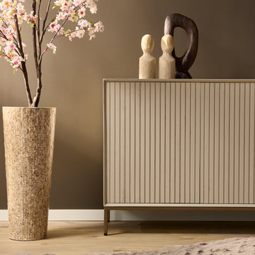 Sideboard - Sandfarbenes Mangoholz, Vertikale Lamellenfront, Bronzefarbenes Metallgestell, 210 cm – Madison | Starfurn
